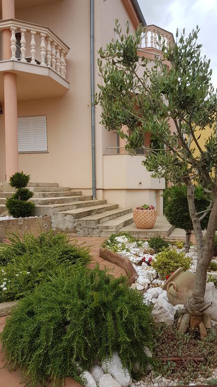 Apartments Suzana Novi Vinodolski Εξωτερικό φωτογραφία