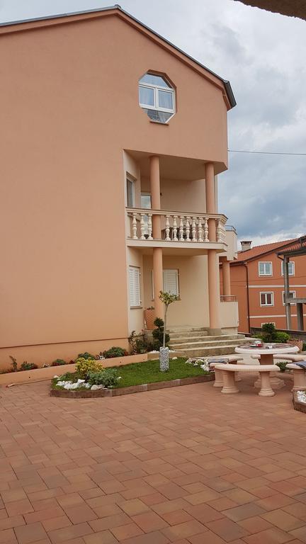 Apartments Suzana Novi Vinodolski Εξωτερικό φωτογραφία